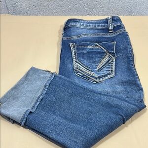 Maurices stretchy Capri Jeans with Faded Finish​​